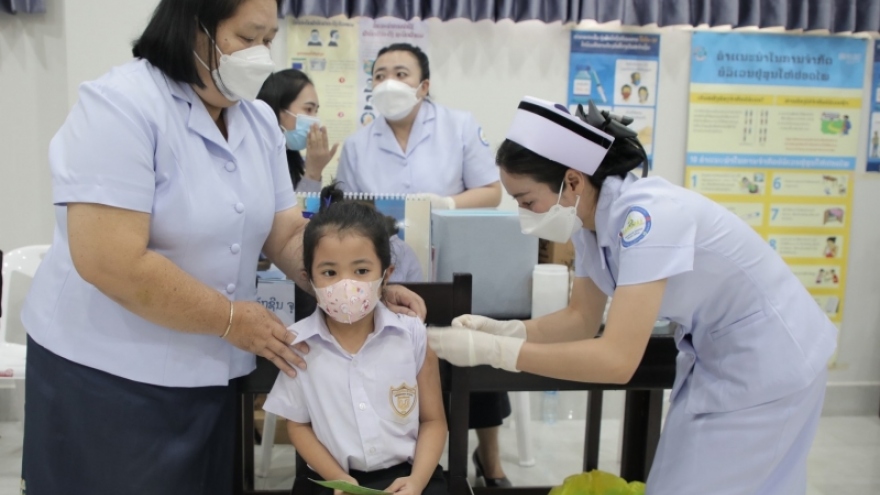 Lào mở rộng đối tượng tiêm vaccine ngừa Covid-19