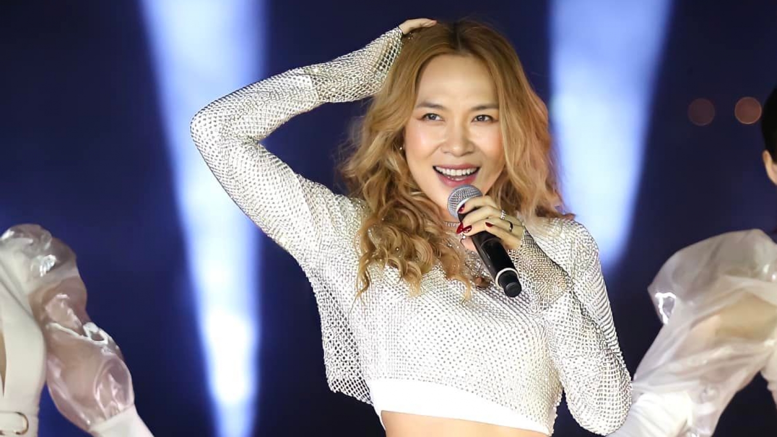 Chuyện showbiz: Mỹ Tâm khoe vòng 2 thon gọn, xoá tan tin đồn mang thai