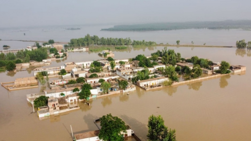 Lũ lụt nhấn chìm 1/3 diện tích Pakistan, gần 1.200 người thiệt mạng