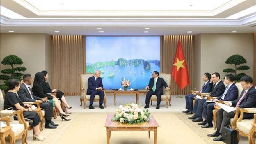 Vietnam promises to facilitate Standard Chartered’s operations: PM