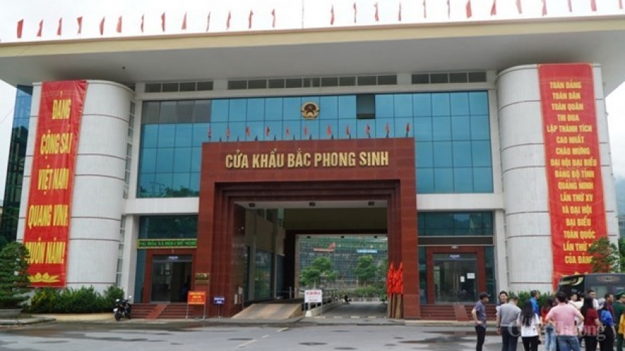 Customs clearance at Quang Ninh border gate again suspended