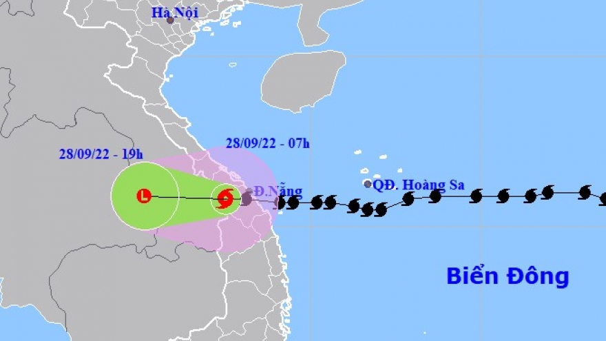Bão số 4 đang quần thảo khu vực Thừa Thiên Huế-Quảng Ngãi, gió giật cấp 10