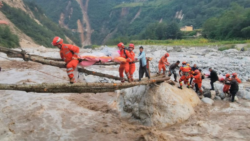 
        Trung Quốc dốc toàn lực cứu hộ nạn nhân động đất ở Tứ Xuyên
                          
                      