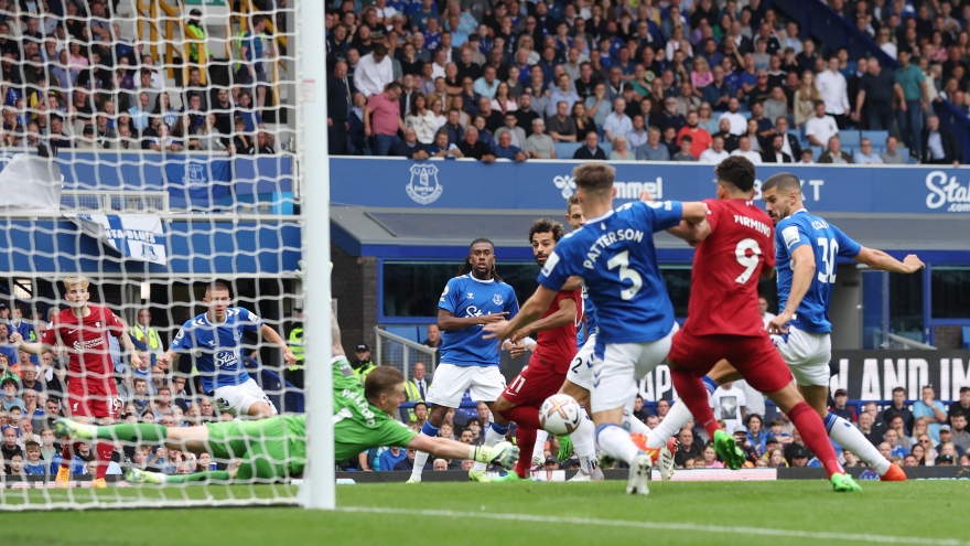 Liverpool hoà Everton theo kịch bản "điên rồ"