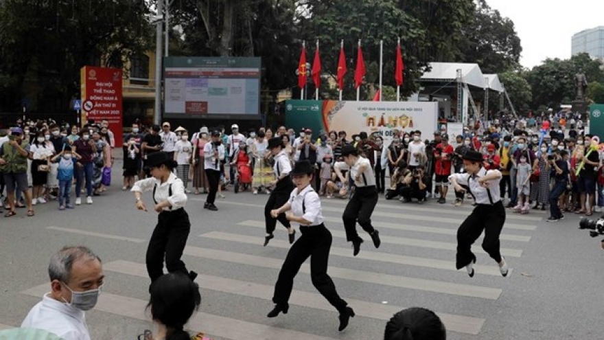Hanoi extends Hoan Kiem pedestrian spaces during holiday