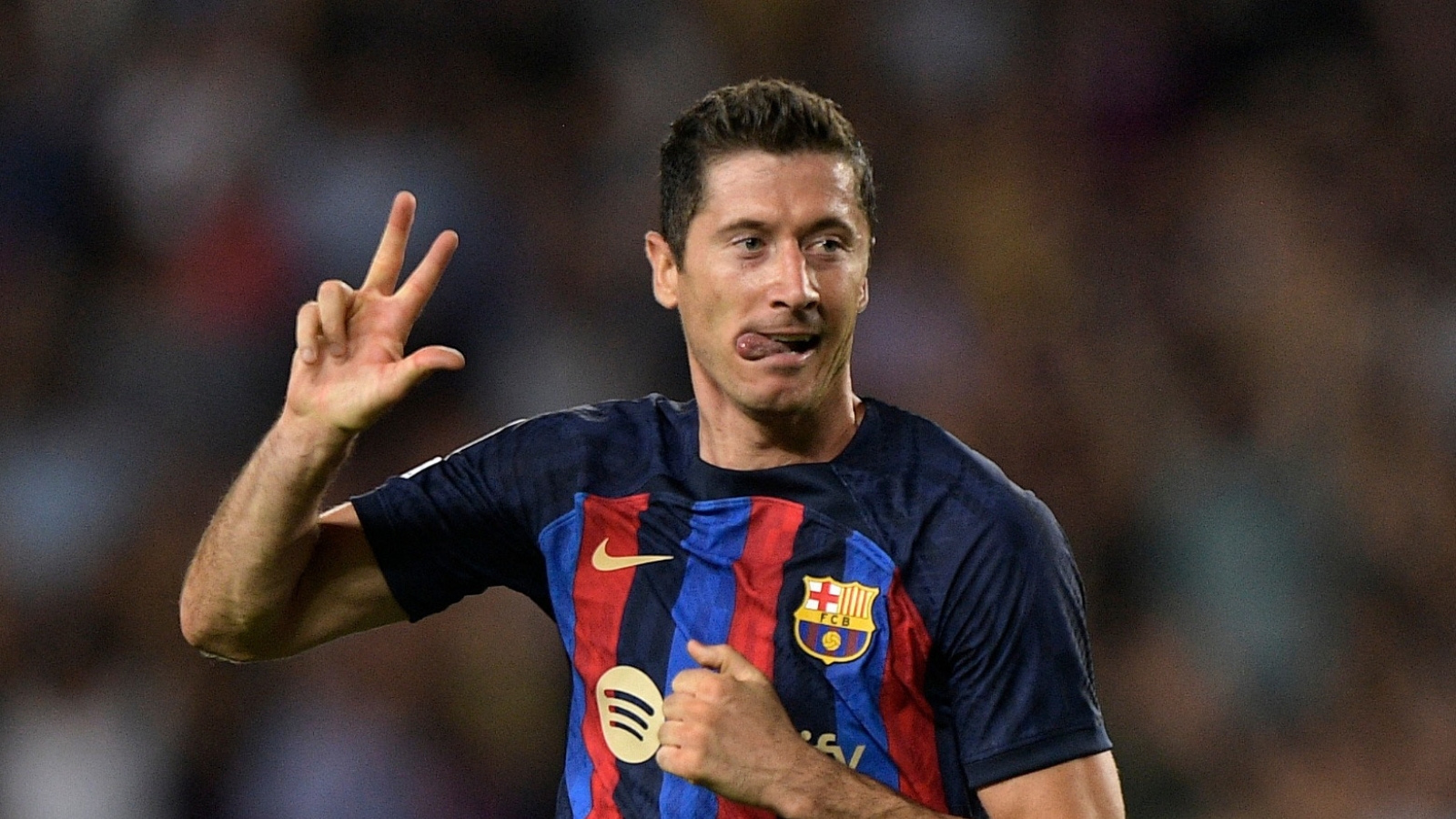 Lewandowski ghi hat-trick, Barca thắng đậm Viktoria Plzen 