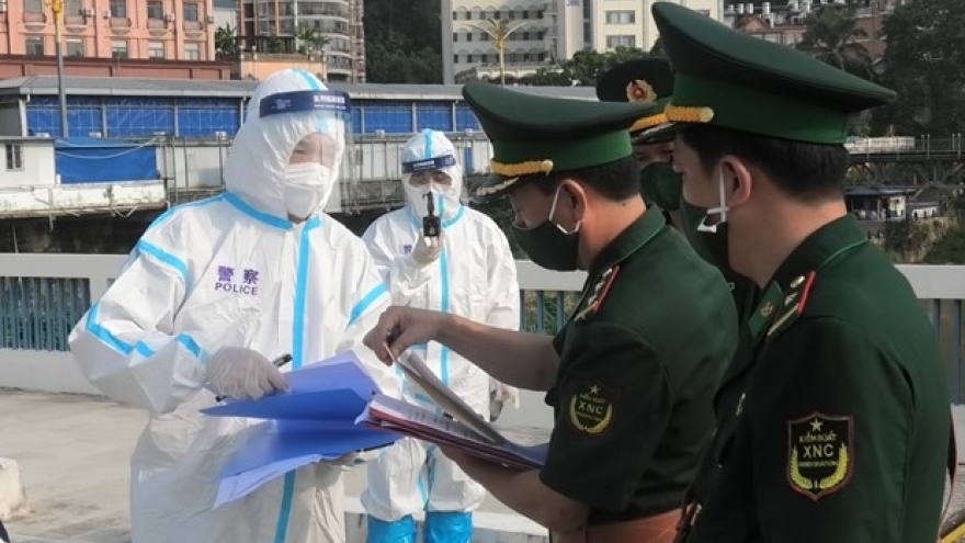 Lao Cai receive 110 Vietnamese nationals from Chinese authorities