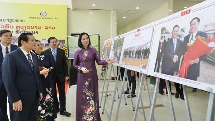 Photos tell stories about Vietnam - Laos special relations