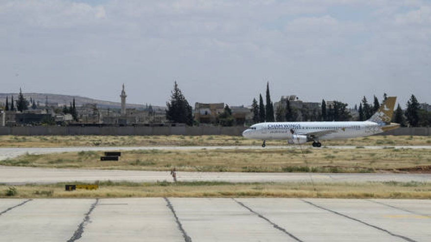 Israel tấn công sân bay quốc tế Aleppo của Syria