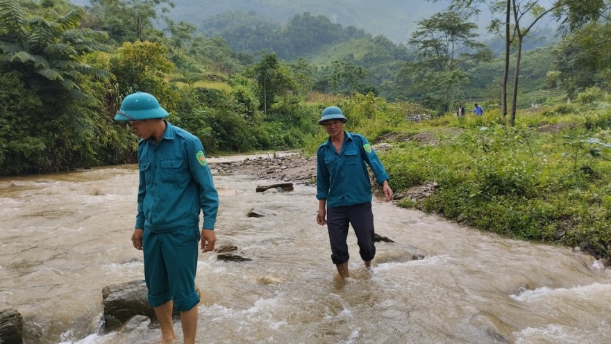 Bé trai 7 tuổi ở Lào Cai đi chăn trâu bị lũ cuốn trôi
