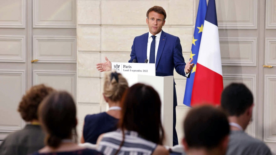 Tổng thống Pháp Macron: “Châu Âu sẽ phải trả giá để từ bỏ khí đốt của Nga”