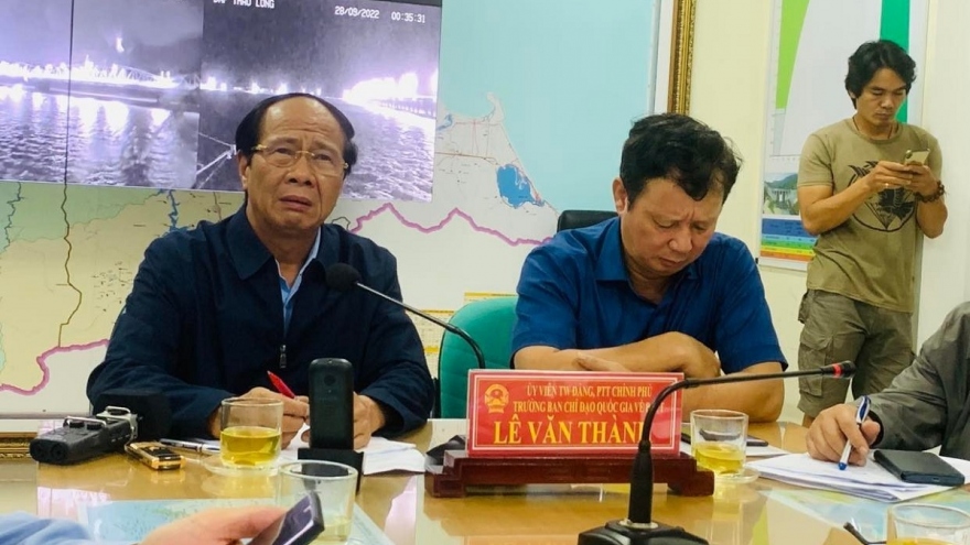 Ứng phó bão số 4: Phó Thủ tướng Lê Văn Thành điều hành họp xuyên đêm 