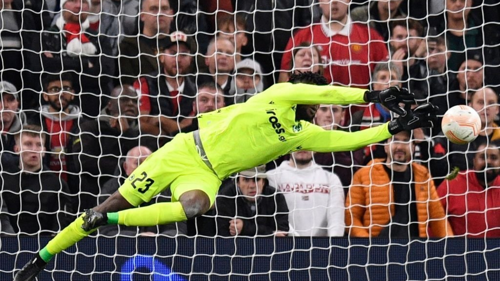 Francis Uzoho - Thủ thành làm nản lòng Ronaldo và các ngôi sao MU 