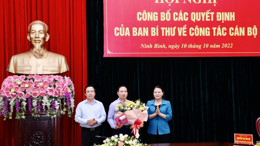 
        Phó Bí thư thường trực Tỉnh ủy Ninh Bình Trần Hồng Quảng nghỉ hưu trước tuổi
                              