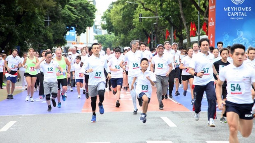 Over 1,500 join Ha Noi Moi Newspaper Run for Peace