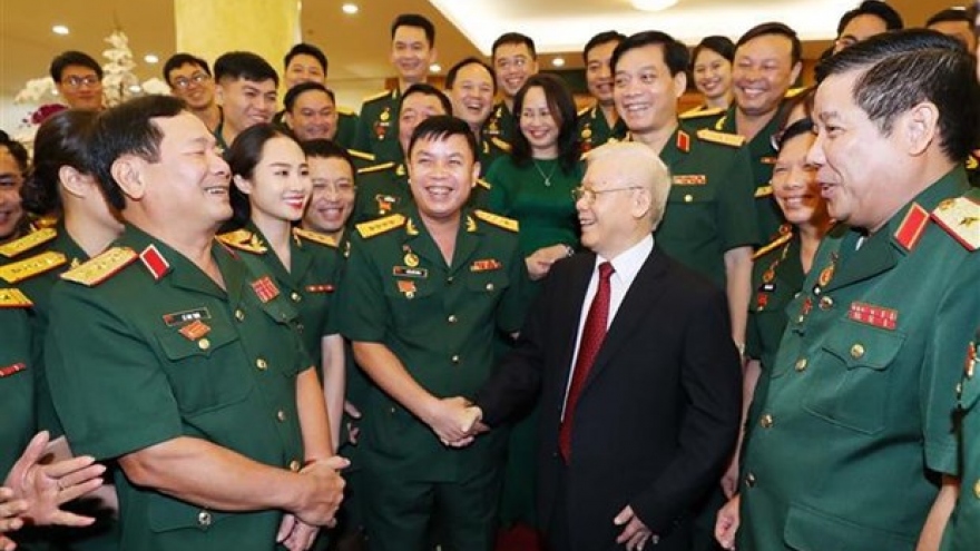 Party General Secretary meets outstanding military youths