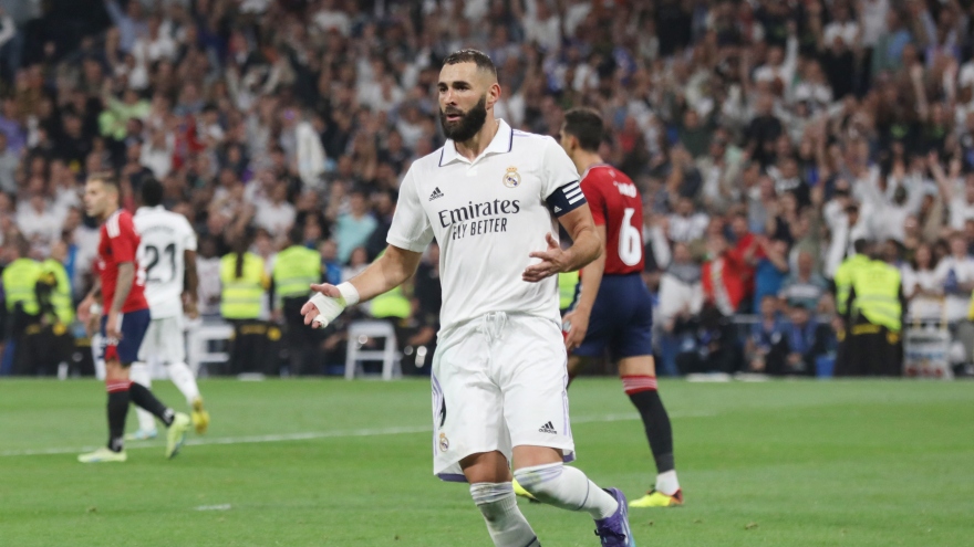 Benzema đá hỏng 11m, Real Madrid mất ngôi đầu La Liga vào tay Barca