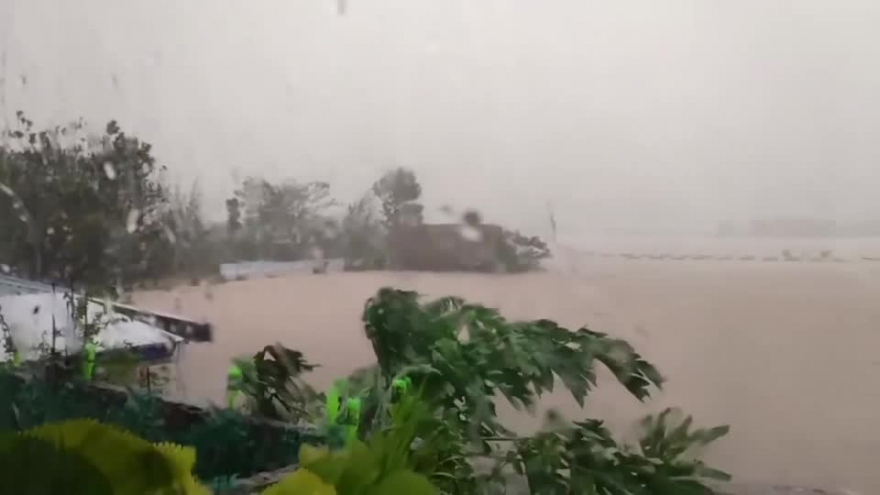 Bão Nesat gây mưa lớn, nhấn chìm nhiều làng mạc ở Philippines