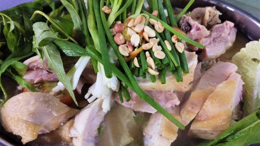 Steamed chicken with brewers grain in Hoc Mon