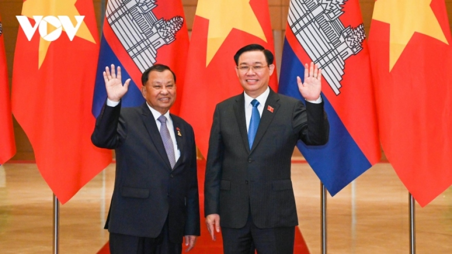 Top Vietnamese legislator holds talks with Cambodian Senate President