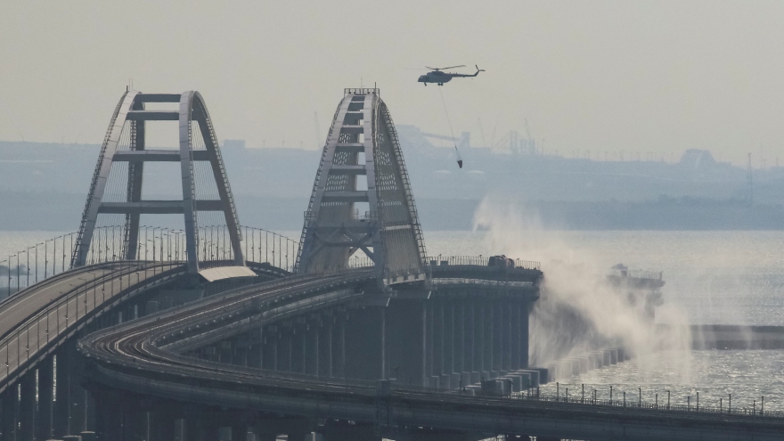 Vụ nổ trên cầu Crimea cho thấy lằn ranh đỏ của Nga đã bị vượt qua?