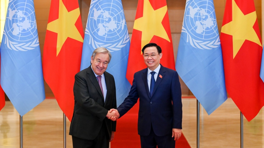 NA leader receives UN Secretary General Guterres in Hanoi 