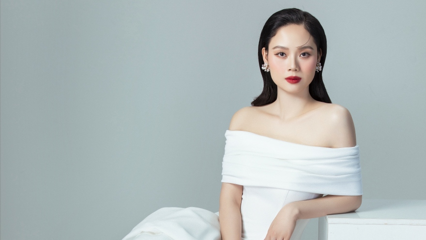 Hoa hậu Mai Phương đẹp kiêu sa trong bộ ảnh kỷ niệm 20 năm đăng quang 