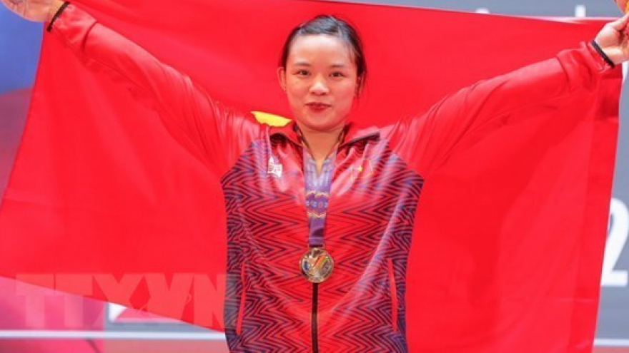 Weightlifter Hong Thanh wins three golds at Asian tournament
