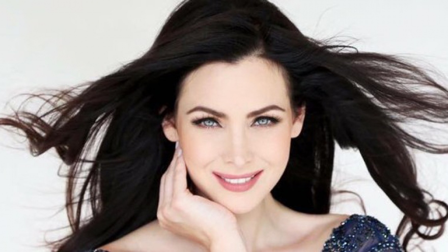 Miss Universe 2005 Natalie Glebova arrives in Vietnam ahead of fashion show