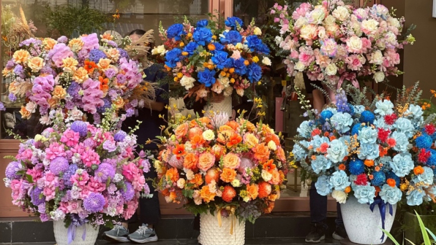 Imported flower market busy ahead of Vietnamese Women’s Day