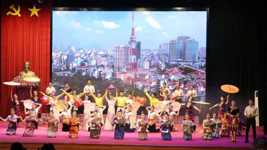 Vietnam-Laos border exchange festival wraps up