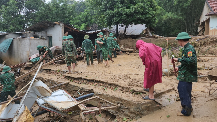 Người mẹ khóc nghẹn nhớ lại giây phút con gái 4 tháng tuổi bị lũ cuốn trôi