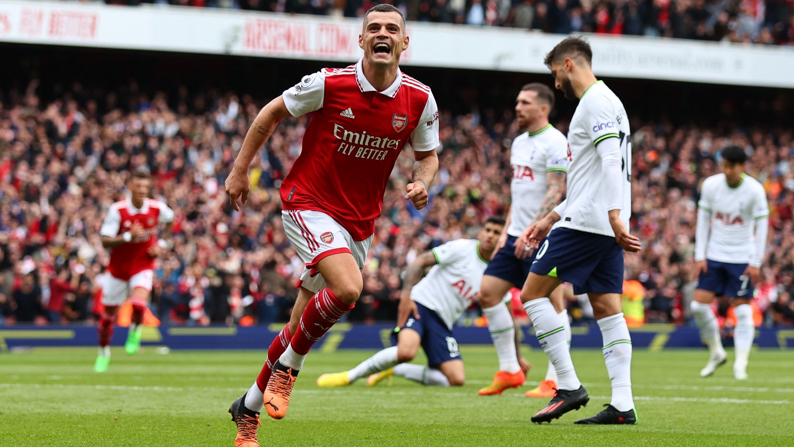 Thắng thuyết phục Tottenham, Arsenal giữ vững ngôi đầu Ngoại hạng Anh