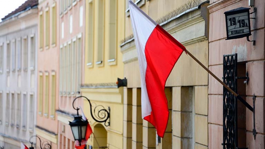 Ba Lan khuyến cáo công dân rời Belarus