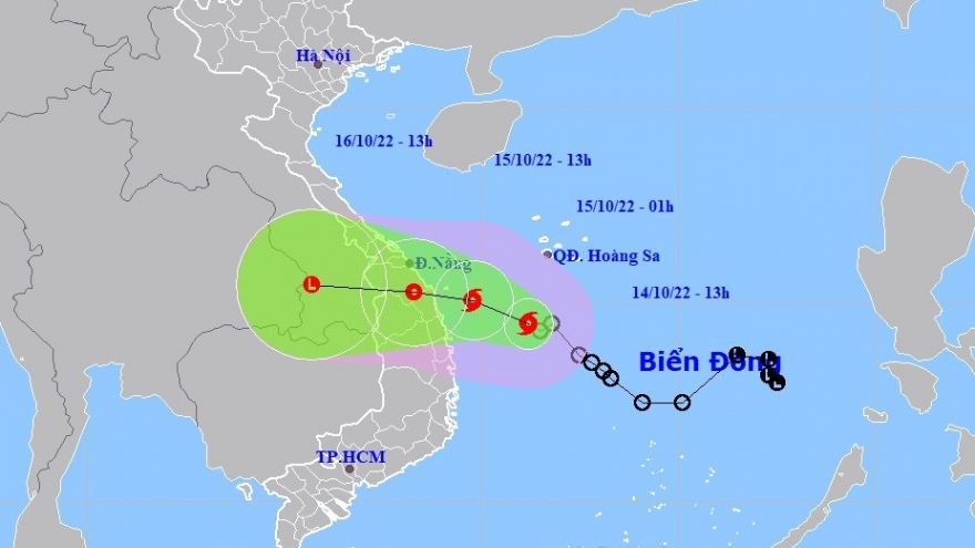 
        Bão số 5 suy yếu thành áp thấp nhiệt đới và gây mưa lớn cho miền Trung 
                              