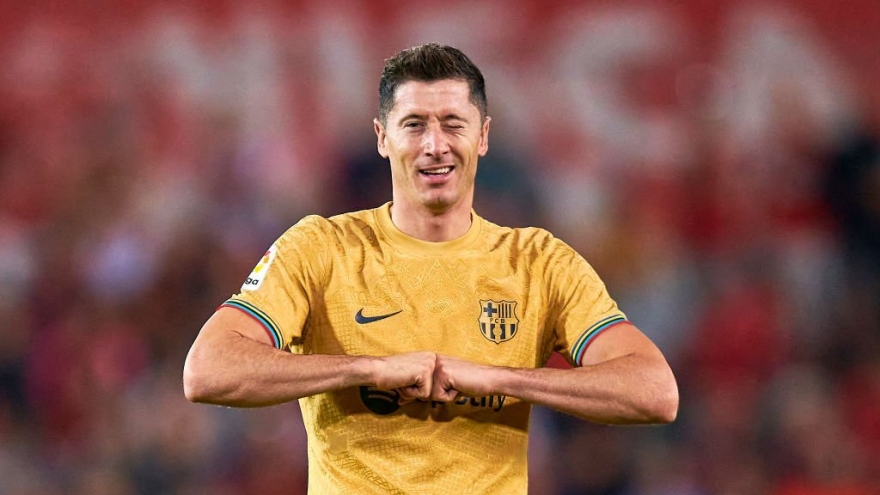 Lewandowski giúp Barca tạm chiếm ngôi đầu La Liga