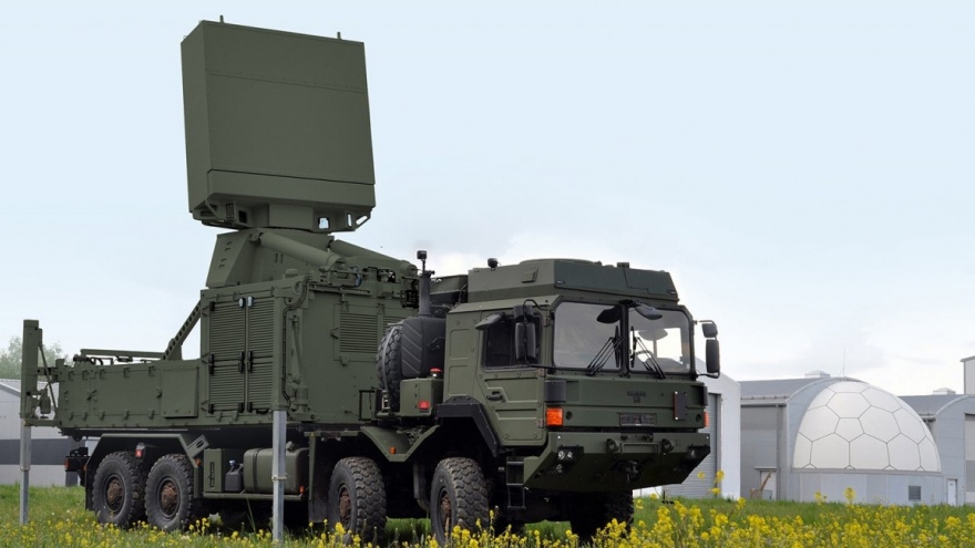 Ukraine tiếp nhận “mắt thần” cho hệ thống tên lửa phòng không IRIS-T