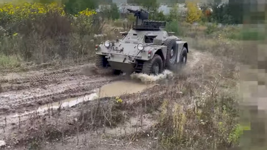 Đoạn video ấn tượng về xe trinh sát Ferret Mk1 của quân đội Anh