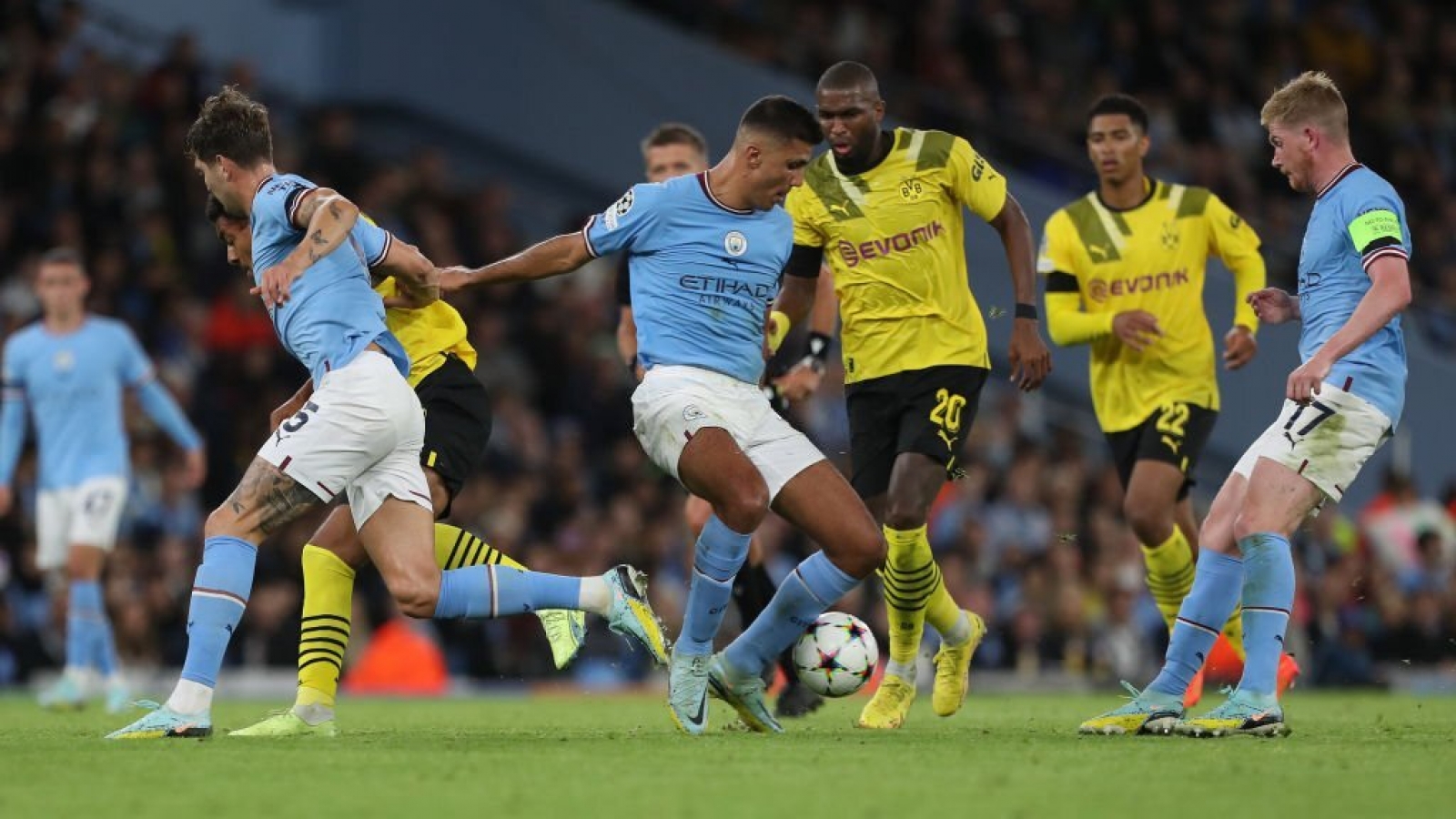 Lịch thi đấu bóng đá hôm nay (25/10): Man City "đại chiến" Dortmund 