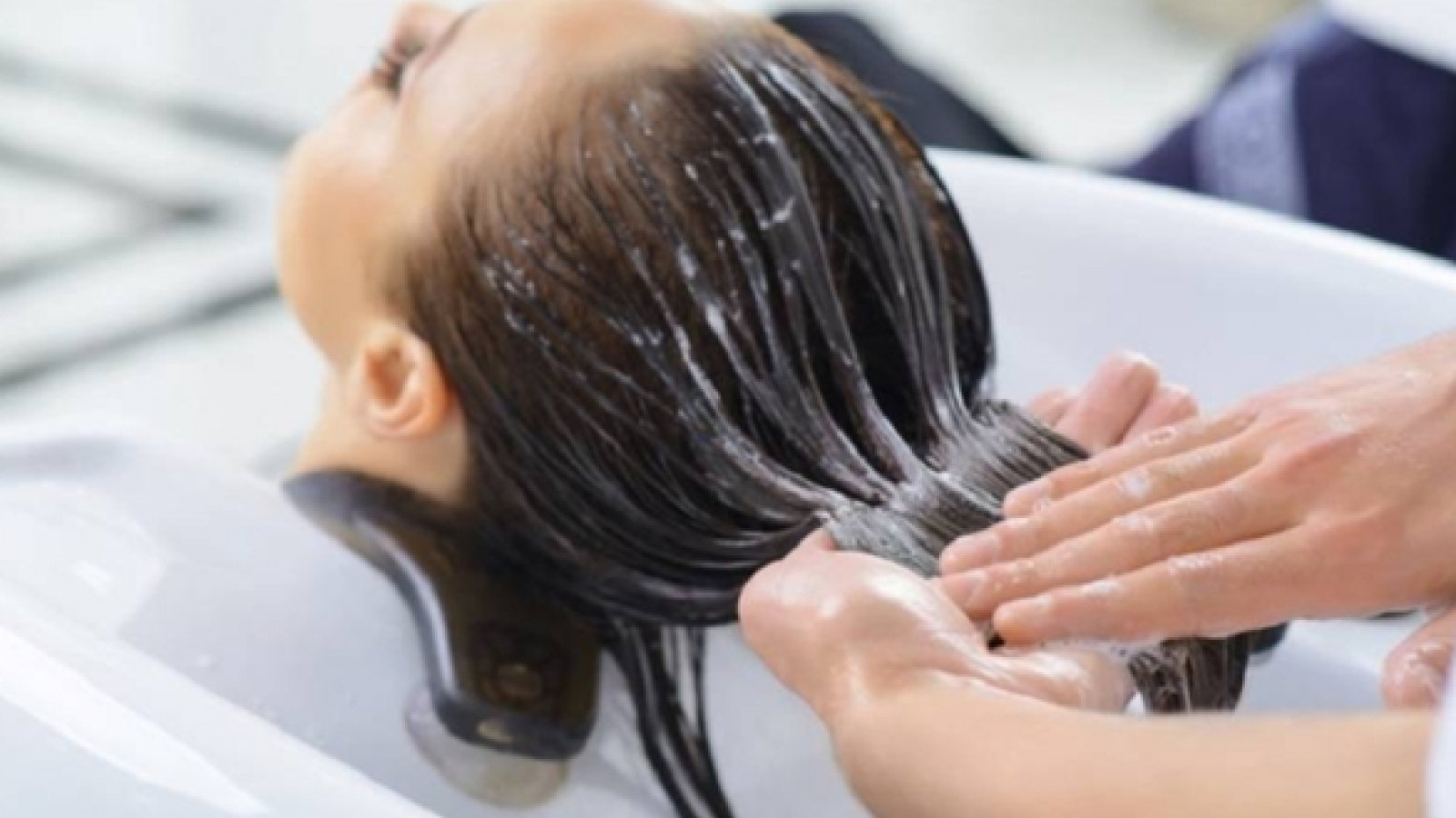 Thuốc duỗi tóc làm tăng nguy cơ mắc ung thư tử cung