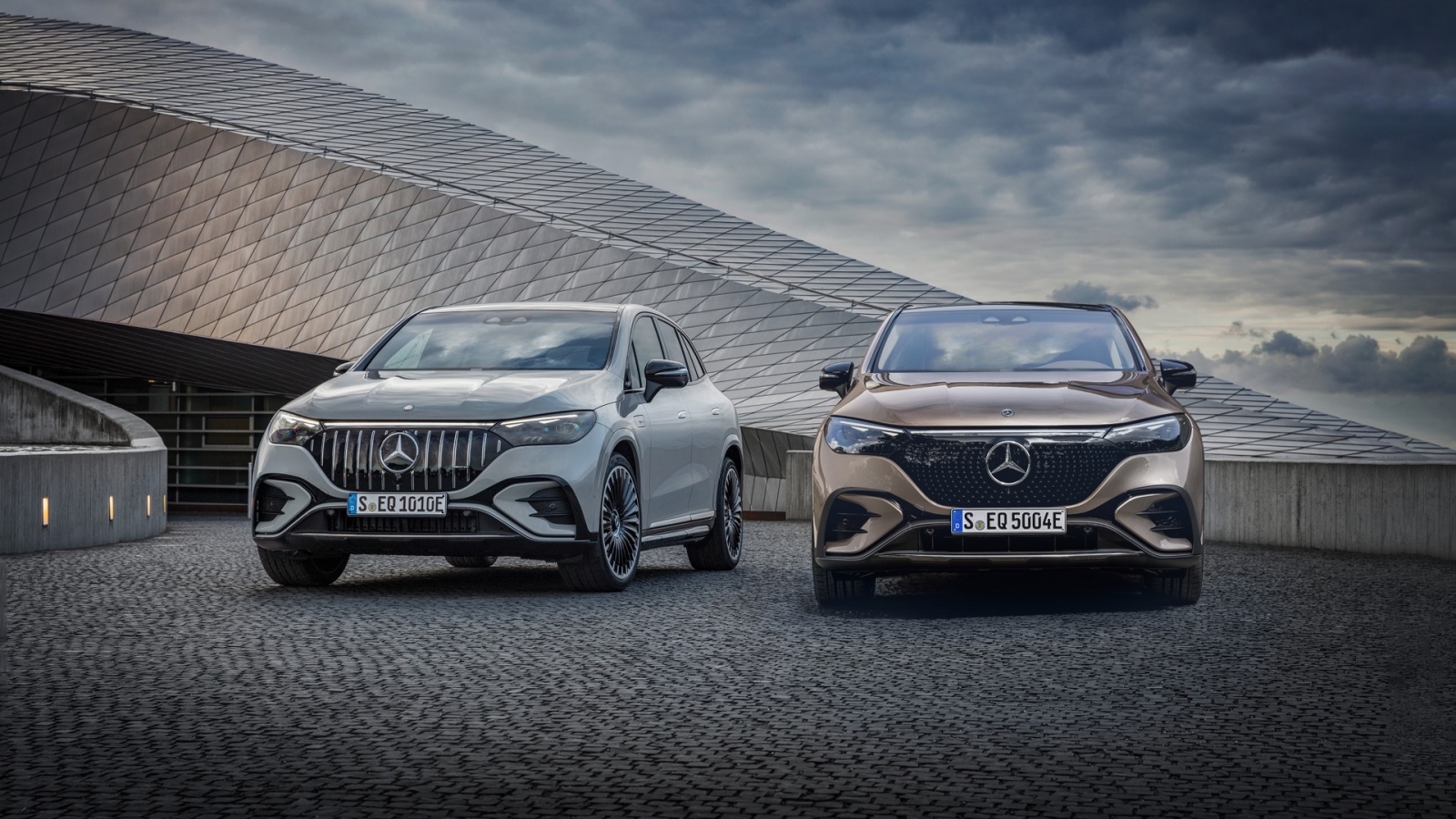 Mercedes-Benz trình làng EQE SUV 2024 với hiệu suất cực mạnh