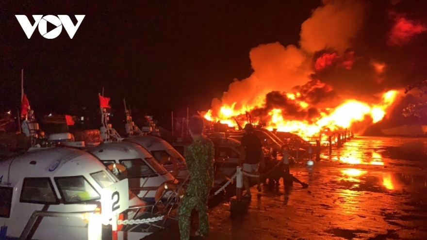 Fire burns at least eight canoes and fishing boats docking at Cua Dai port