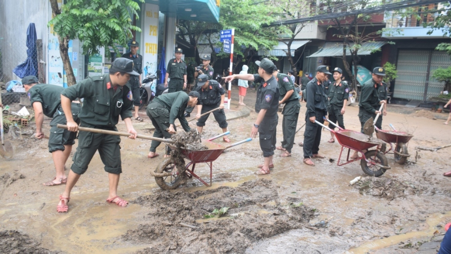 Central and southern regions endure flooding and tidal surges