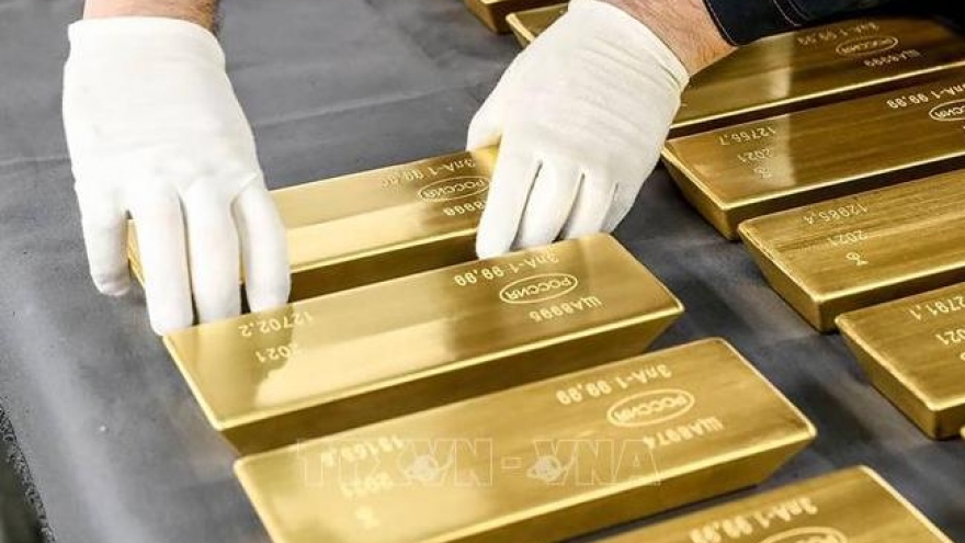 Giá vàng thế giới tăng nhẹ, vẫn thấp hơn vàng SJC 17,65 triệu đồng/lượng