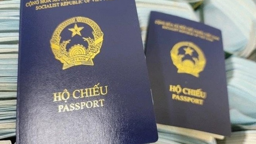 France issues new regulation on Vietnamese passports