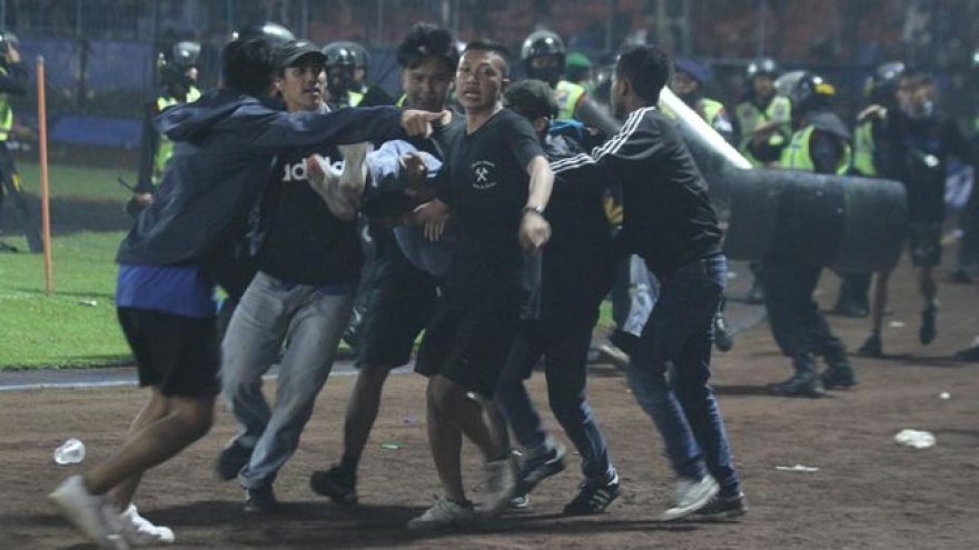 Vụ bạo loạn ở giải VĐQG Indonesia: 127 người thiệt mạng, trong đó có 2 cảnh sát