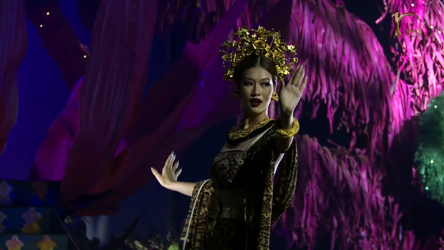 Hoa hậu Thiên Ân lần đầu diện trang phục truyền thống của Bali