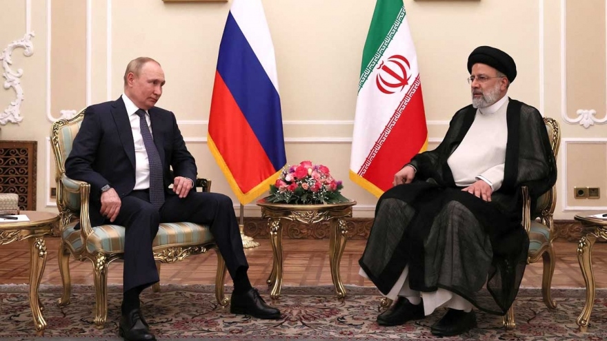 Nga cùng lúc bắt tay Iran và Saudi Arabia