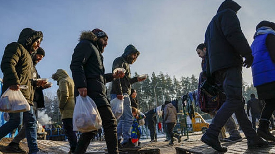 Phát hiện 17 người di cư trái phép bị nhồi nhét trong xe tải tại Hungary