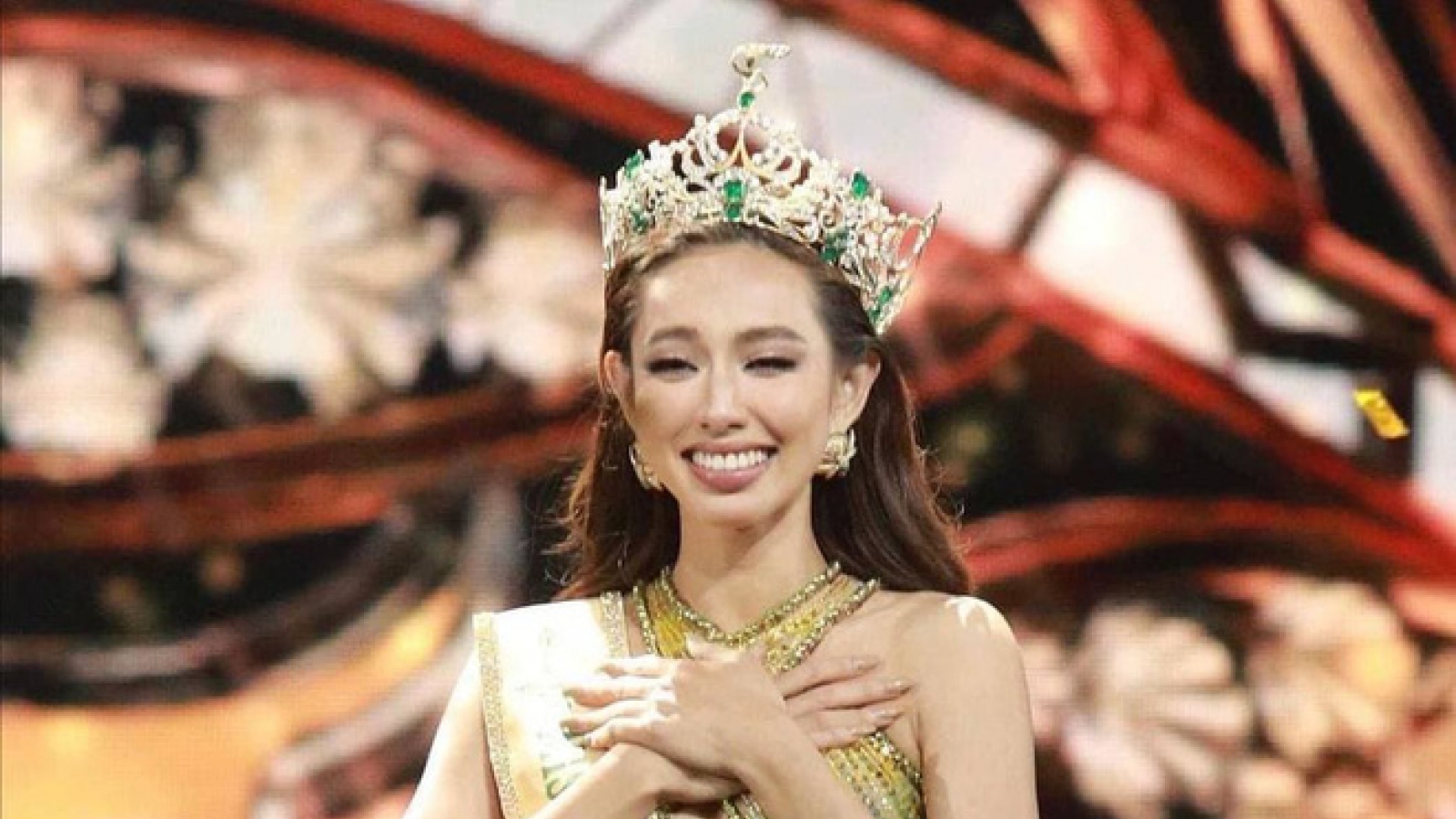 Chuyện showbiz: Hoa hậu Nguyễn Thúc Thuỳ Tiên bị kiện